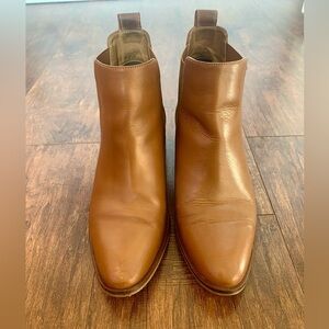 Everlane the heel boot in brown. Size 8.